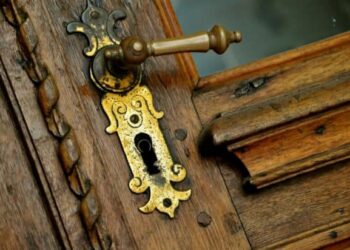 Seen While Cruising: Doors Around The World