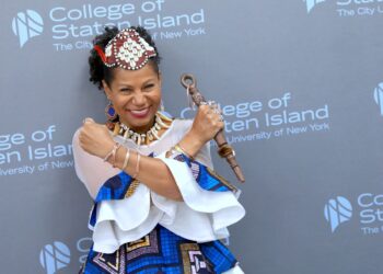 Queen of Democratic Republic of Congo tours CSI